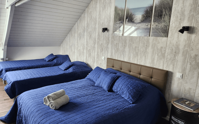 Lit double et lits simples de la chambre Armor, maison d'hôtes d'Armor en Argoat à Rohan, bretagne